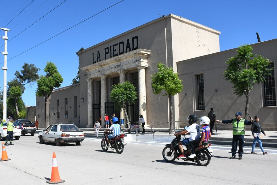 Hoy y mañana, el cementerio La Piedad abrirá sus puertas en horario corrido