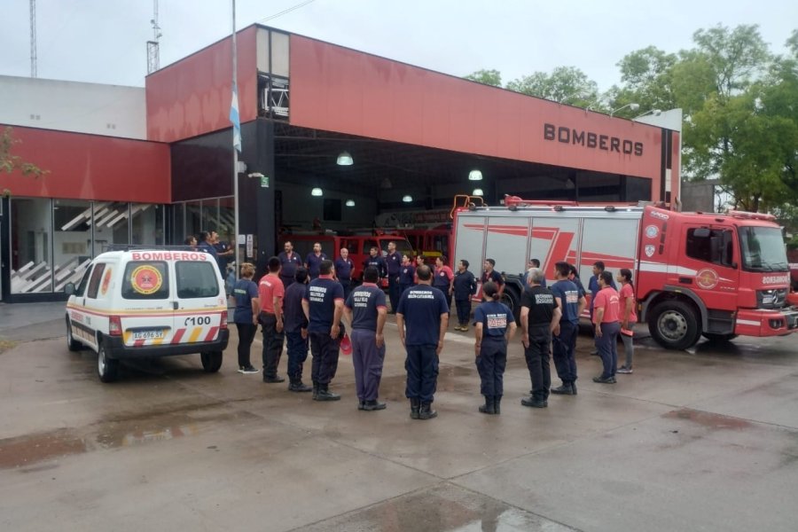 Bomberos voluntarios realizaron prácticas de rescate vehicular