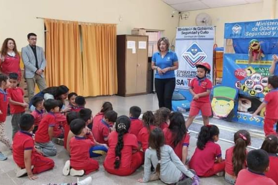 Jornada de concientización sobre educación vial en las Escuelas Normal de Frías