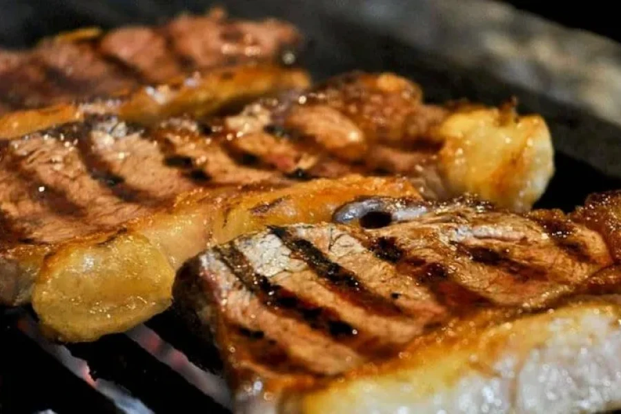 Un corte de carne que casi nadie compra, es barato y perfecto para la parrilla