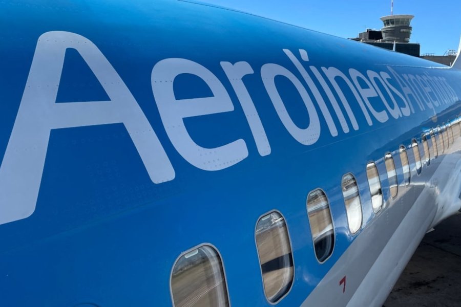 El Gobierno ya está reunido con los gremios aeronáuticos para intentar resolver el conflicto en Aerolíneas