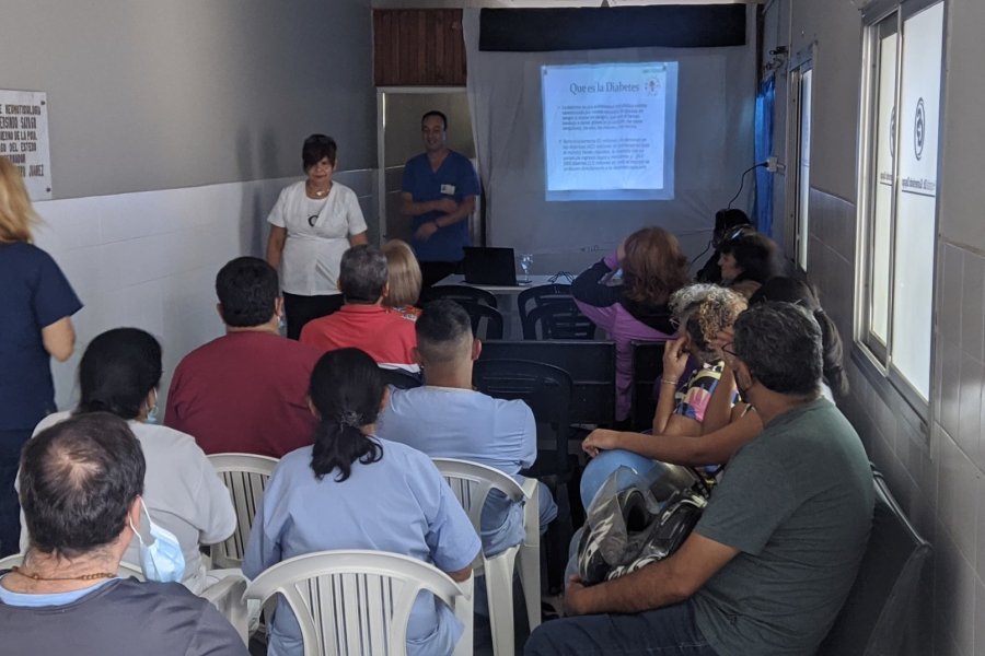 Realizan charla de abordaje nutricional en pacientes con diabetes