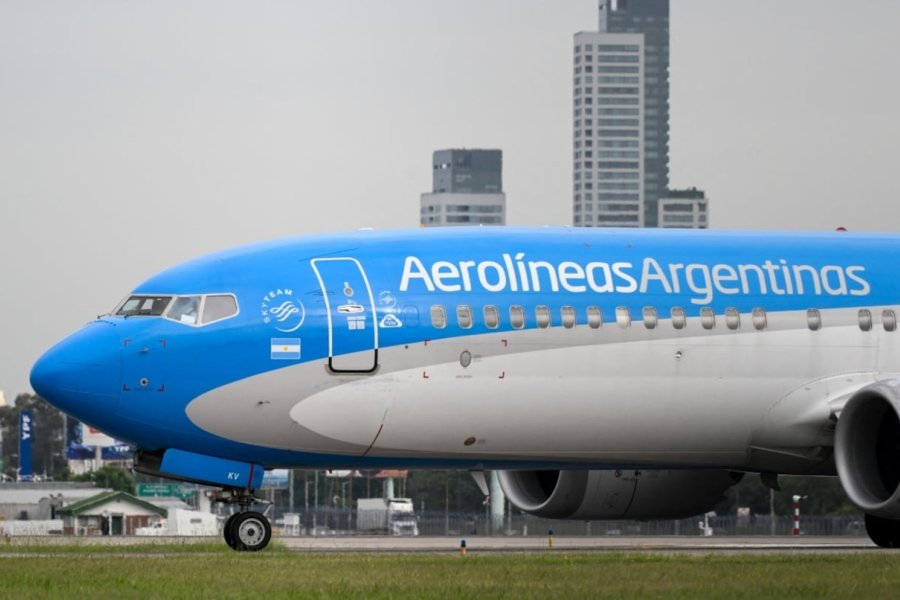 Aerolíneas Argentinas llega a un acuerdo con los gremios y pone fin al conflicto aeronáutico