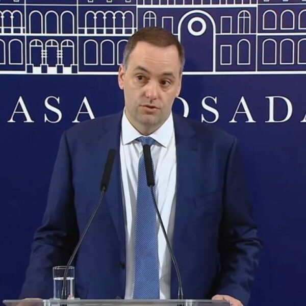El Gobierno anunció que quitará el Impuesto País para las compras en el exterior
