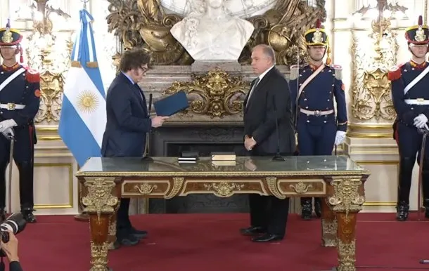 El Presidente le tomó juramento sobre la Torá al nuevo canciller Gerardo Werthein