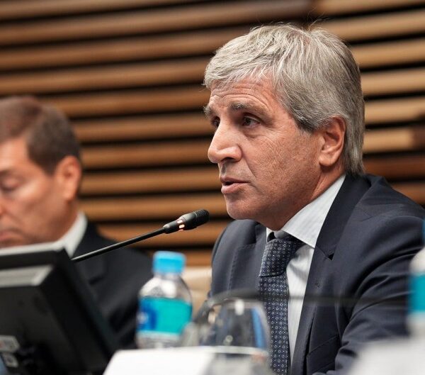 El lado oscuro del modelo: Se desploma el consumo y el salario mínimo está peor que en 2001