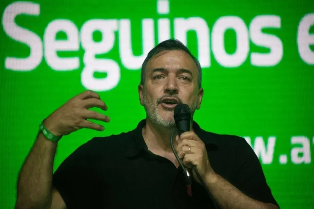 «2025 tiene que ser el año en que le robemos la motosierra y le cortemos la cabeza a ellos»