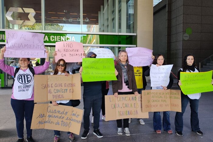 Científicos del Conicet repudiaron a Javier Milei en el Polo Científico: «Todo lo público está en crisis»