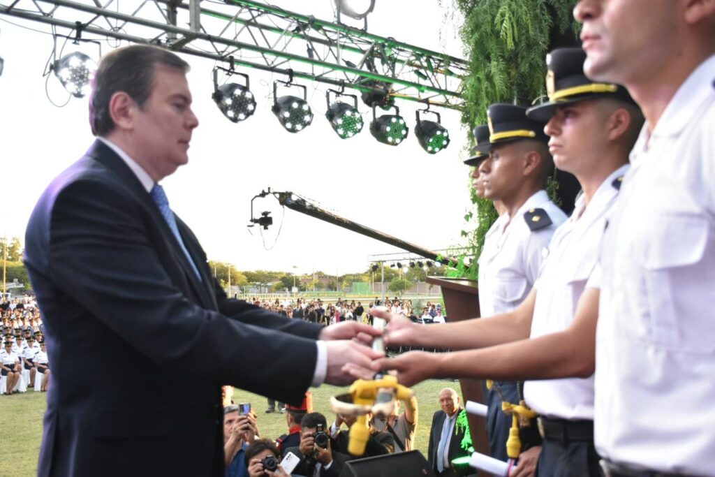 El Gobernador Zamora participó del acto de egreso de 173 oficiales ayudantes de la policía de la provincia