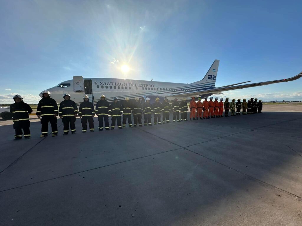 Los aviones hidrantes de la provincia de Santiago del Estero fueron convocados para combatir incendios en el Nahuel Huapi