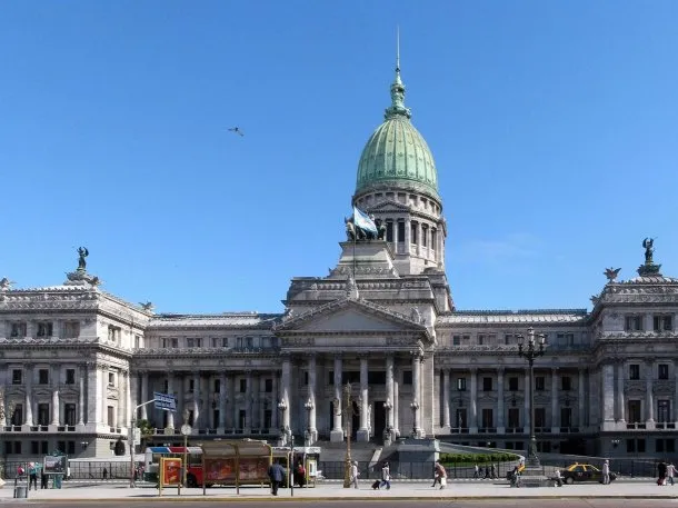 Diputados opositores negocian acuerdos para derogar el DNU que habilita a las Fuerzas Armadas a intervenir en seguridad interior