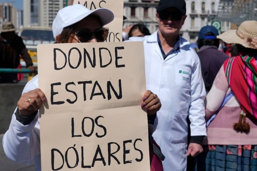 Escasez de dólares en Bolivia: Crecen los reclamos por devolución de depósitos en moneda local