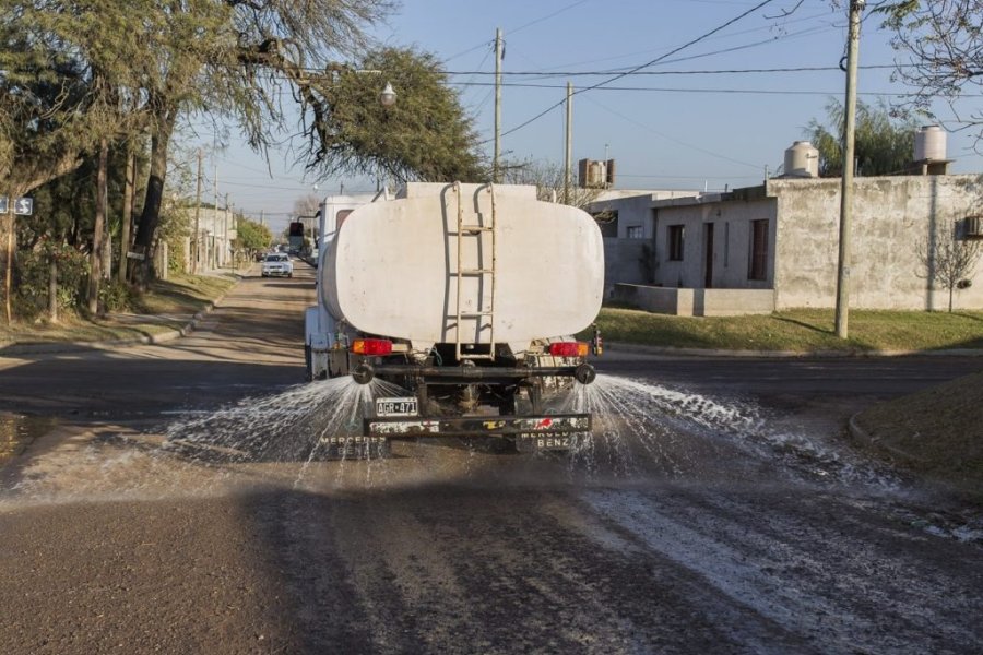 El municipio desarrolla un amplio cronograma de riego en los barrios bandeños