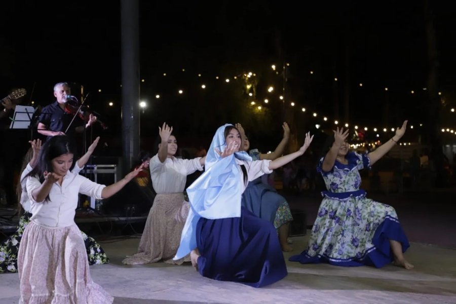 La Navidad Sachera iluminó el parque Güemes con un notable espectáculo