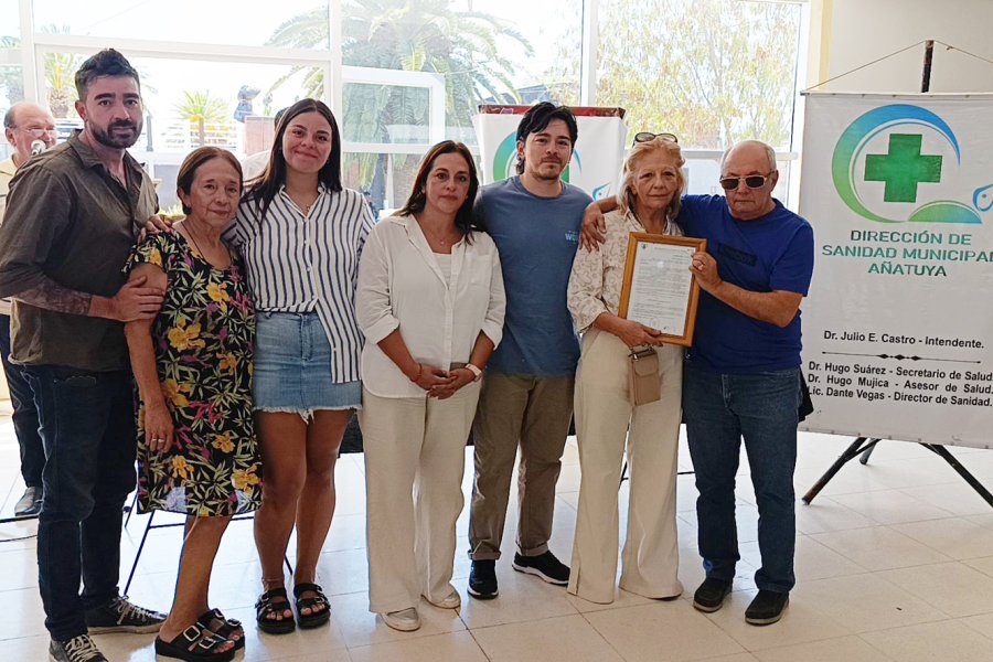 Reconocimiento a familiares del Dr. Suárez, tras su muerte