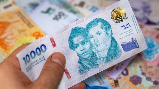 El poder adquisitivo del salario mínimo cayó un 30% en el primer año del gobierno nacional