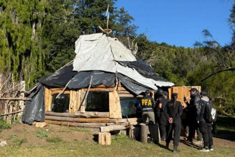 Desalojaron a una comunidad mapuche del Parque Nacional Los Alerces