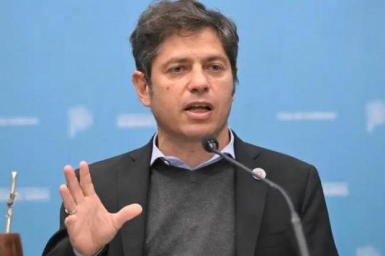 Kicillof cruzó a Milei: «Está entregando nuestra soberanía a cambio de palmaditas en la espalda y premios truchos»