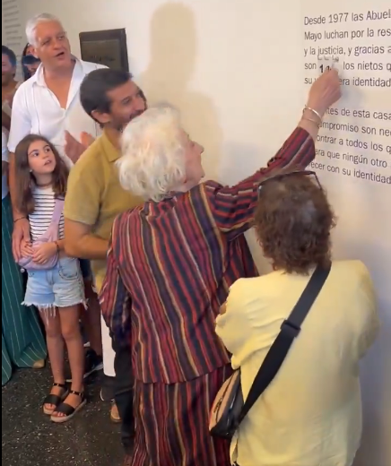 «Podrá abrazarse con sus dos hermanos»: las Abuelas de Plaza de Mayo festejaron el hallazgo de la nieta 139