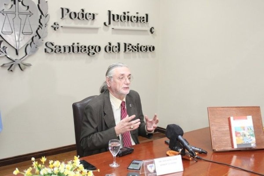 Reconocimiento internacional: Distinguen al Dr. Llugdar por su defensa de los derechos humanos