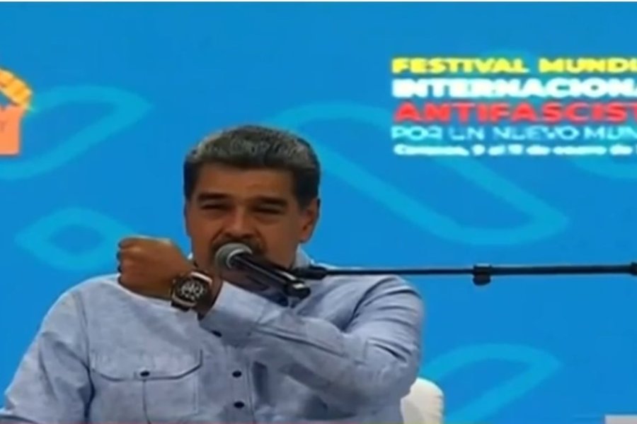 Maduro dijo ser un “soldado de Perón” y mostró el regalo que le dio Maradona