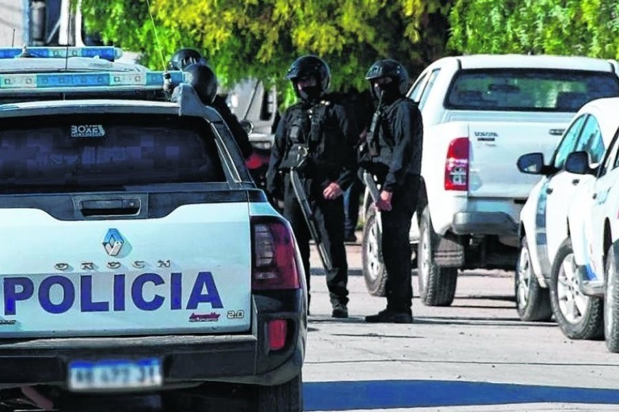 Se fue a Brasil y no sacó la basura: El olor hizo pensar que había un muerto