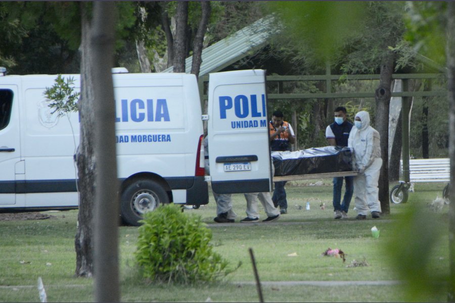 Harán reautopsia al cadáver de una mujer hallada sin vida en un edificio de Capital