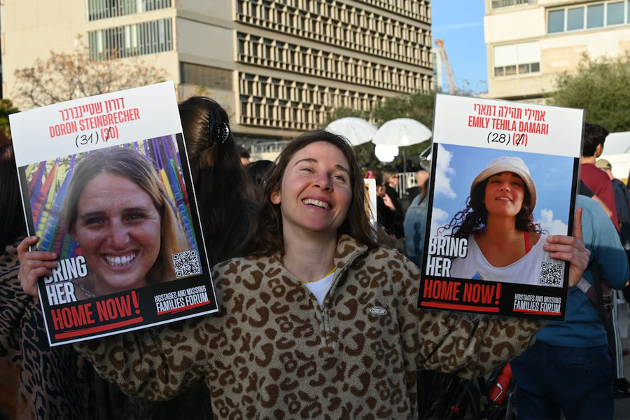 Las tres rehenes israelíes liberadas en Gaza ya fueron entregadas por Hamas a la Cruz Roja