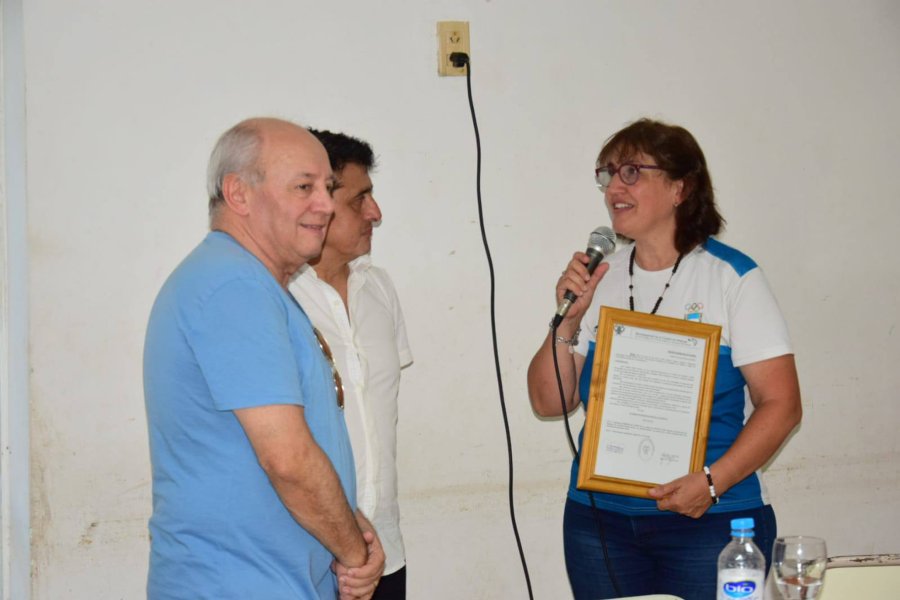 La Municipalidad de Añatuya distinguió a Claudia Amura como huésped de honor