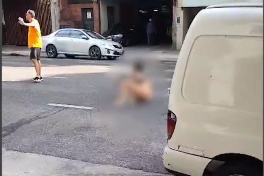 Una mujer se tiró semidesnuda desde un primer piso y detuvieron a su novio