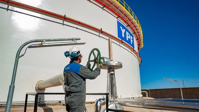 YPF anunció acuerdos de exportación de gas licuado por u$s 7.000 millones