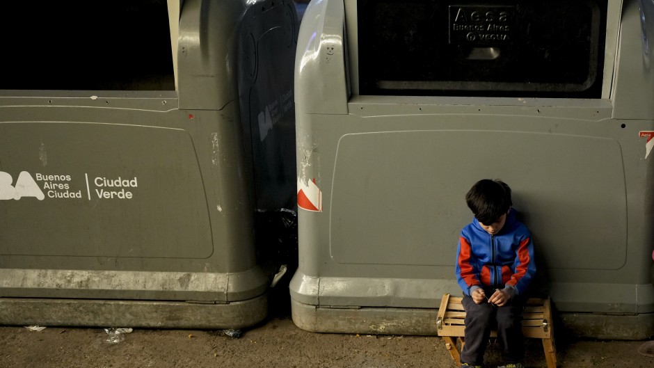 Un millón de niños se van a dormir sin comer mientras las lácteas tiran la leche por falta de ventas