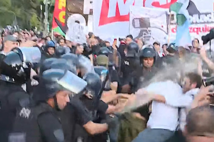 Otra marcha de jubilados en Congreso que deja represión, heridos y detenidos 