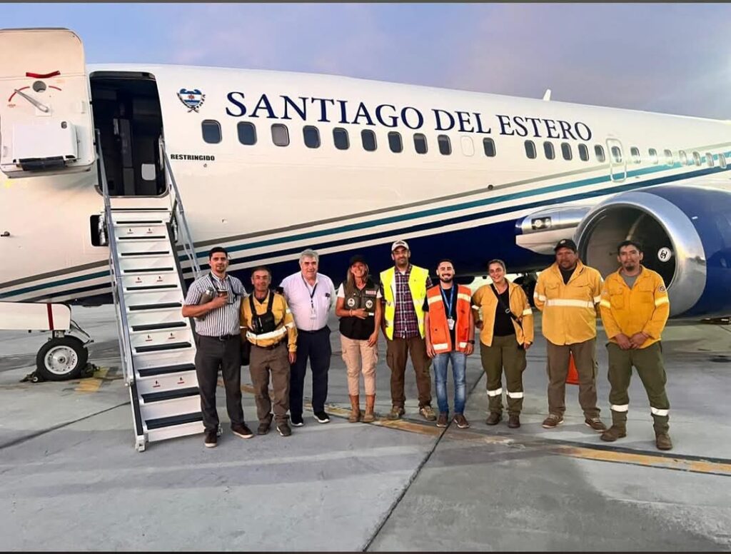 El Boeing 737 Fireliner de Santiago del Estero regresó tras combatir incendios en Neuquén