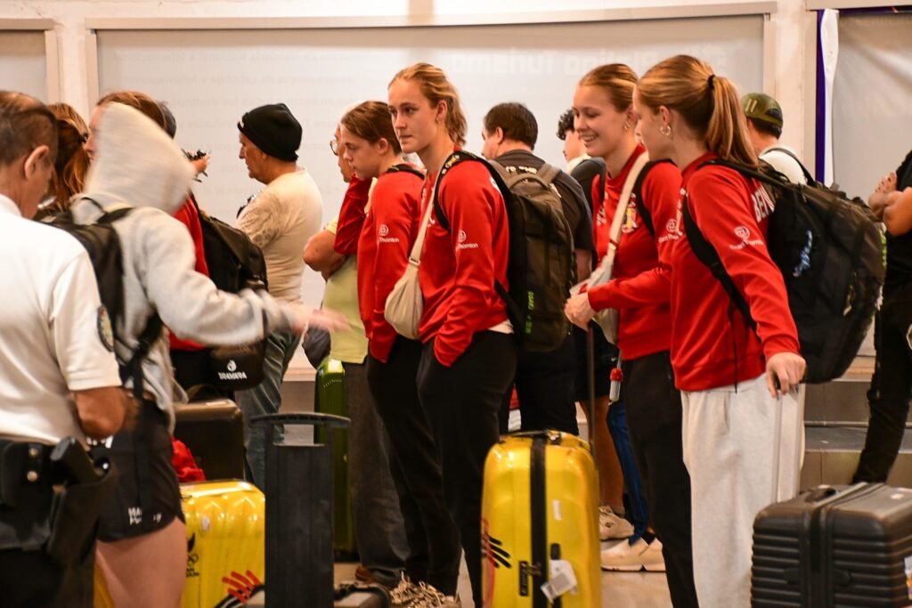 La selección femenina de Bélgica arribó a Santiago del Estero