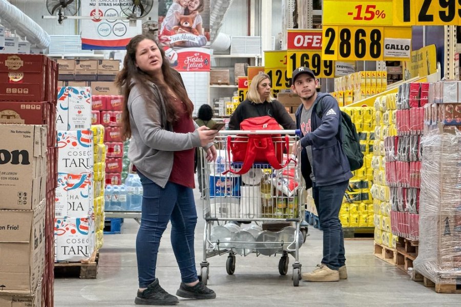 Con las últimas medidas del Gobierno, cuánto aumentarán los precios en febrero