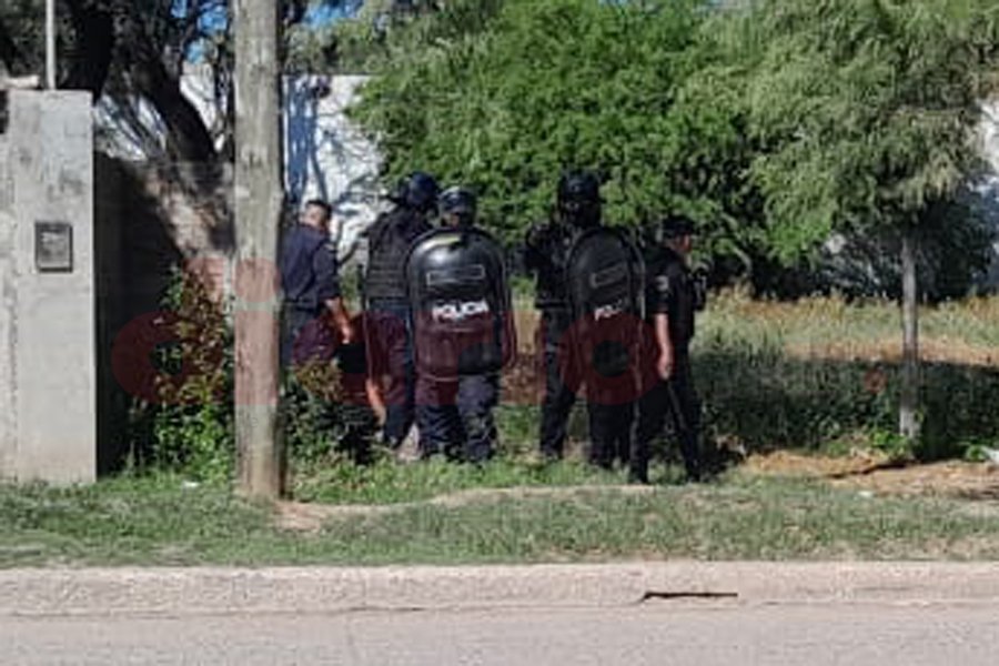 Santiagueño alcoholizado acuchilló a un policía y fue baleado en una pierna