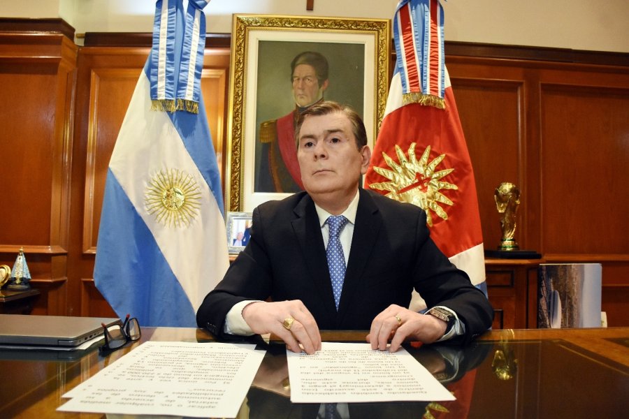 El gobernador Gerardo Zamora anunció aumentos salariales, bonos y otros beneficios