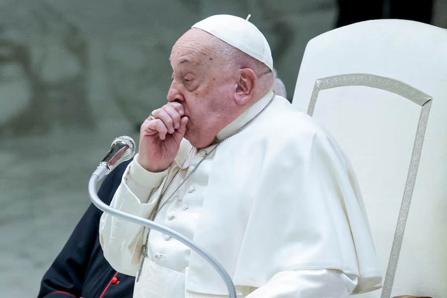 Internan al Papa Francisco por una persistente bronquitis que lo aqueja