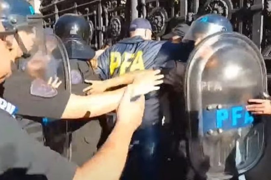 Congreso: La Policía Federal vuelve a reprimir jubilados con gas pimienta