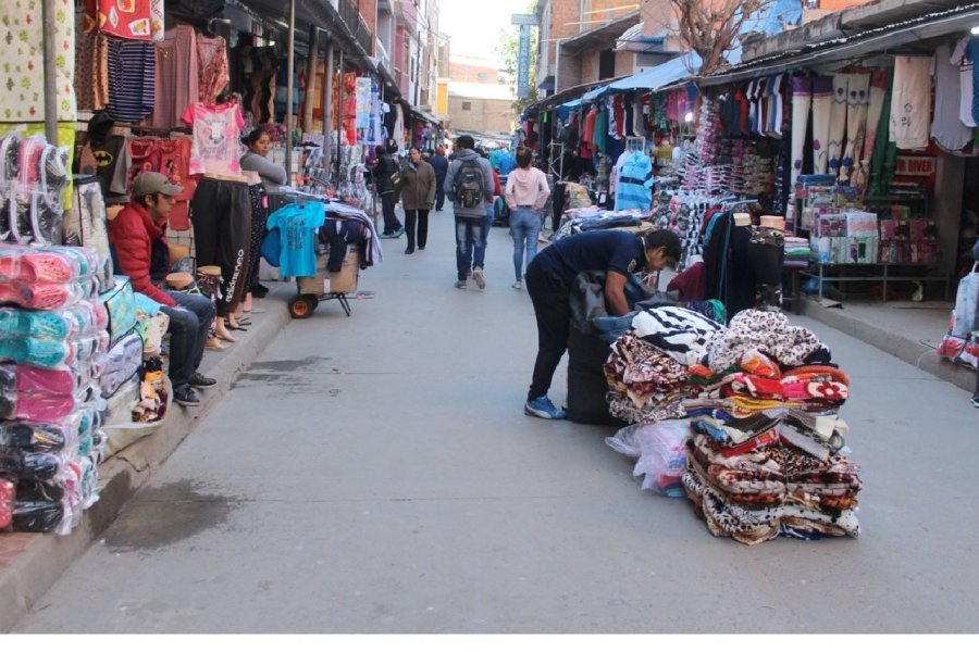 Dejó a sus hijos encerrados en la camioneta para ir de compras a Bolivia