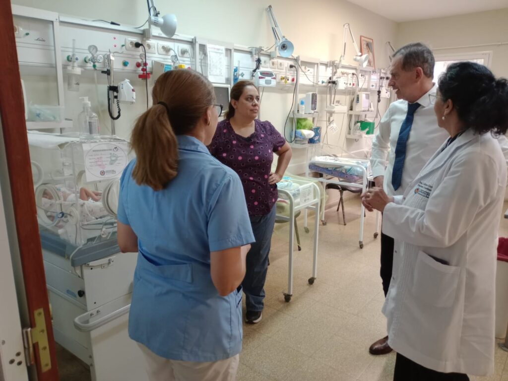 El secretario de Salud, Gustavo Sabalza, visitó el CISB y recorrió los distintos servicios del hospital