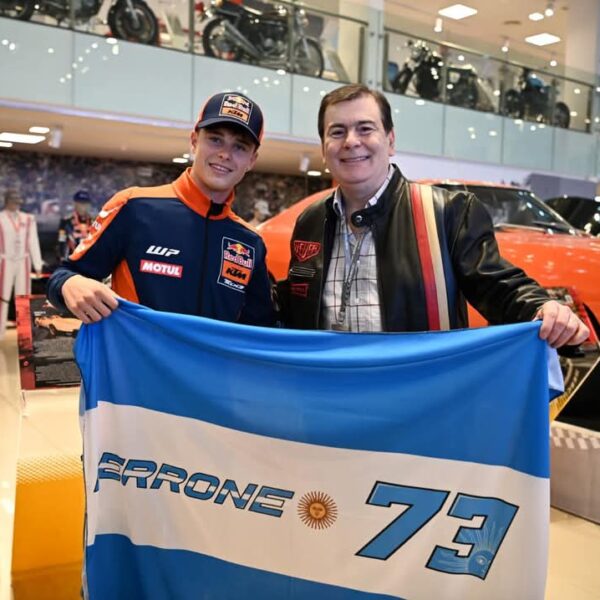 Gerardo Zamora y Valentín Perrone visitaron el Museo del Automóvil en Termas de Río Hondo