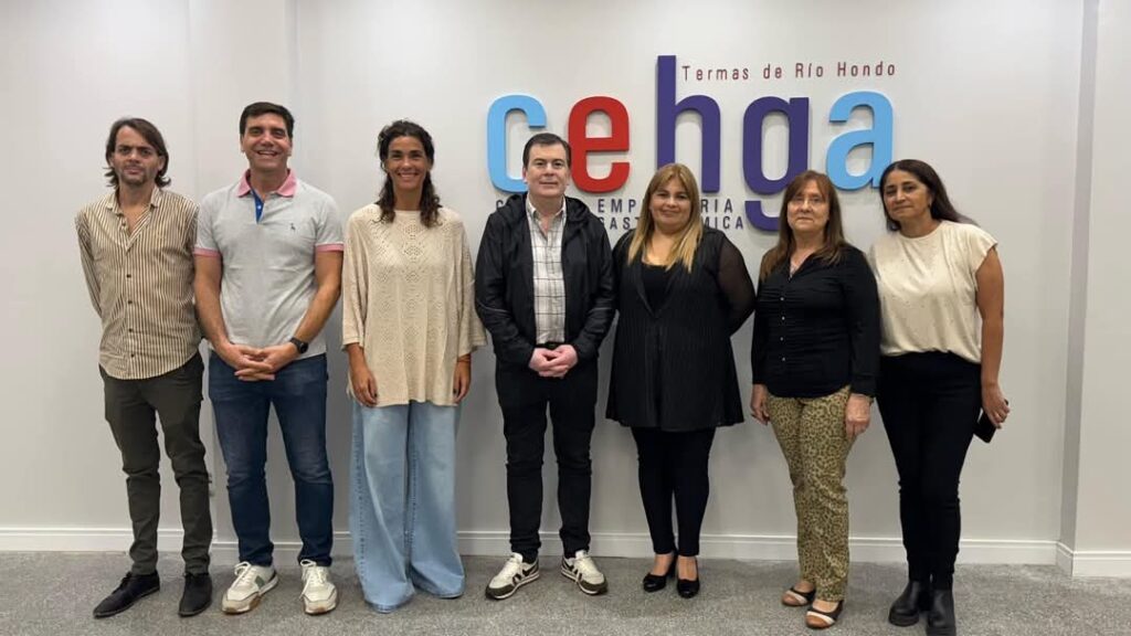 El gobernador Gerardo Zamora visitó la sede de la CEHGA en Termas de Río Hondo