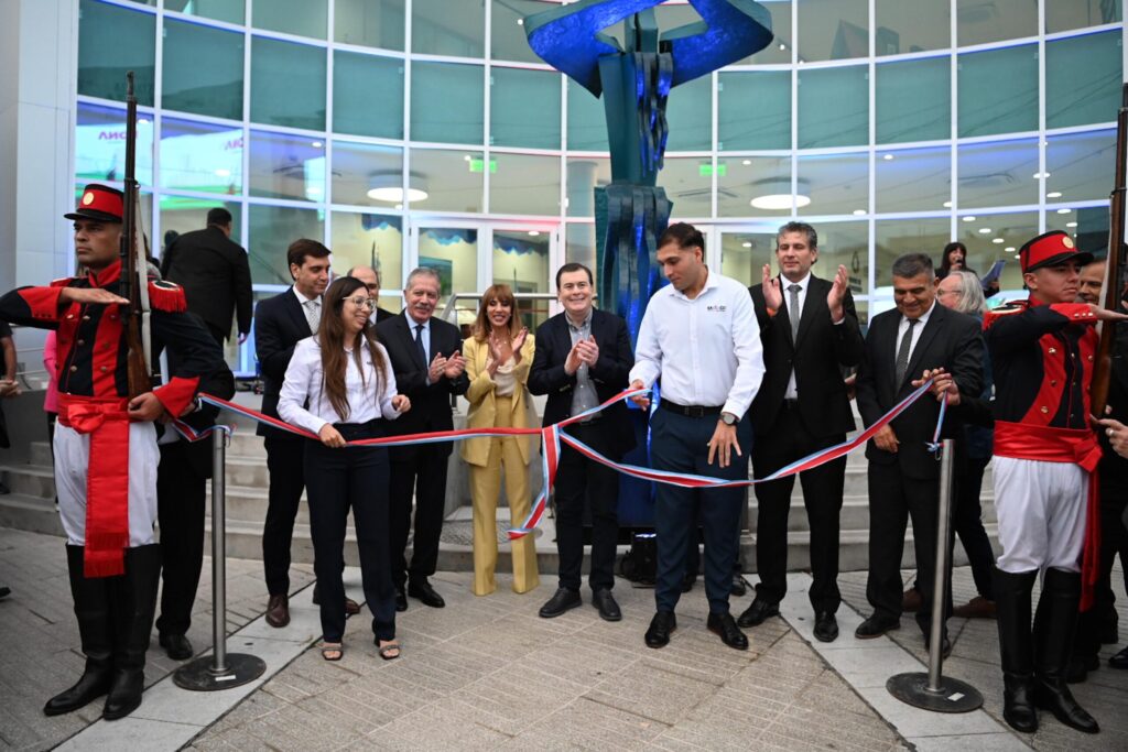 El gobernador inauguró el nuevo edificio de la Subsecretaría de Turismo de la Provincia en Las Termas