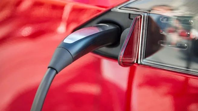 El Gobierno reglamentó el procedimiento para importar autos eléctricos e híbridos sin arancel