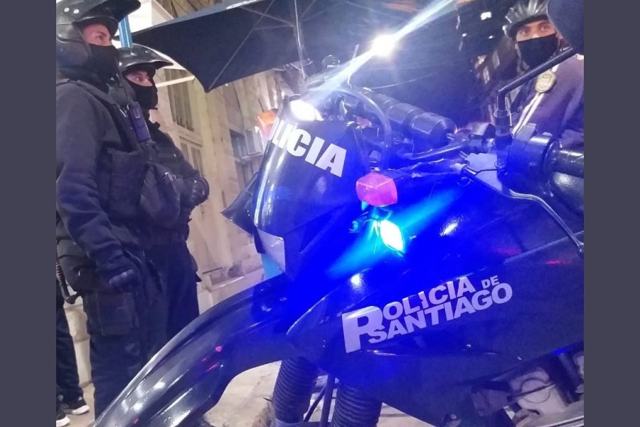 Desmantelaron una camioneta de obra social en un estacionamiento céntrico