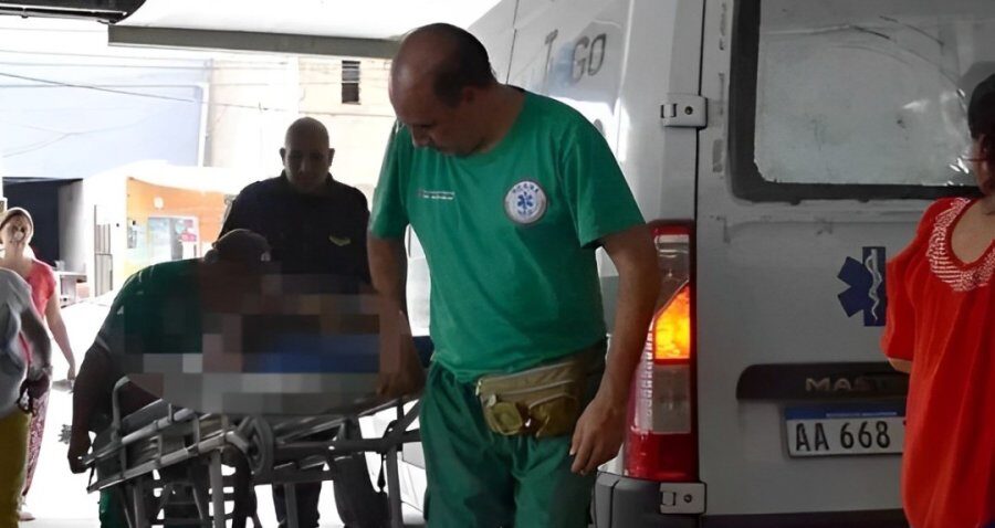 Quiso defender a su prima y una vecina lo hirió gravemente en la cabeza