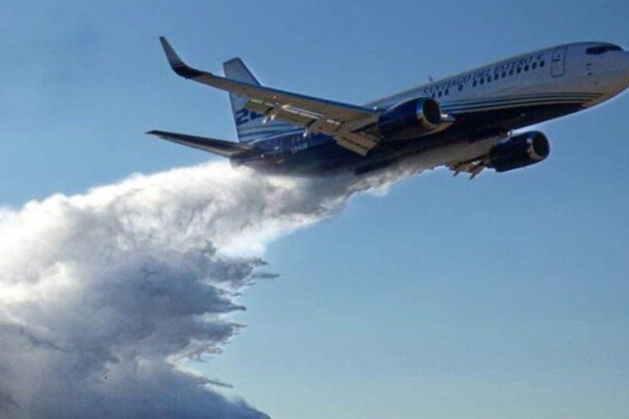 El avión hidrante de Santiago trabaja nuevamente en los incendios de Neuquén