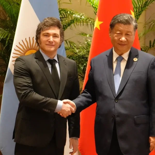 El gobierno nacional gasta casi $240 millones en un community manager en China